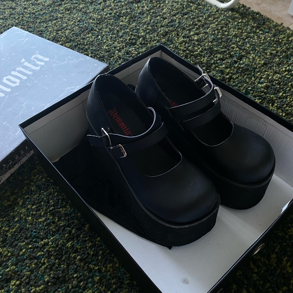 Demonia platforms